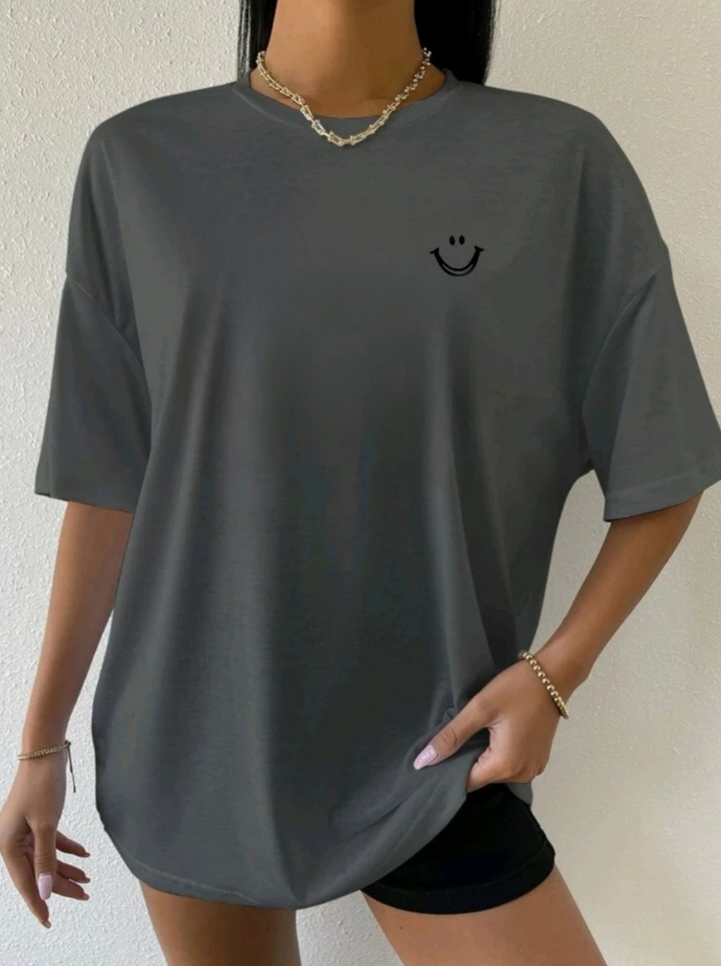 Camiseta T-Shirt feminino 100% algodão casual ombro caído com sorriso estampada