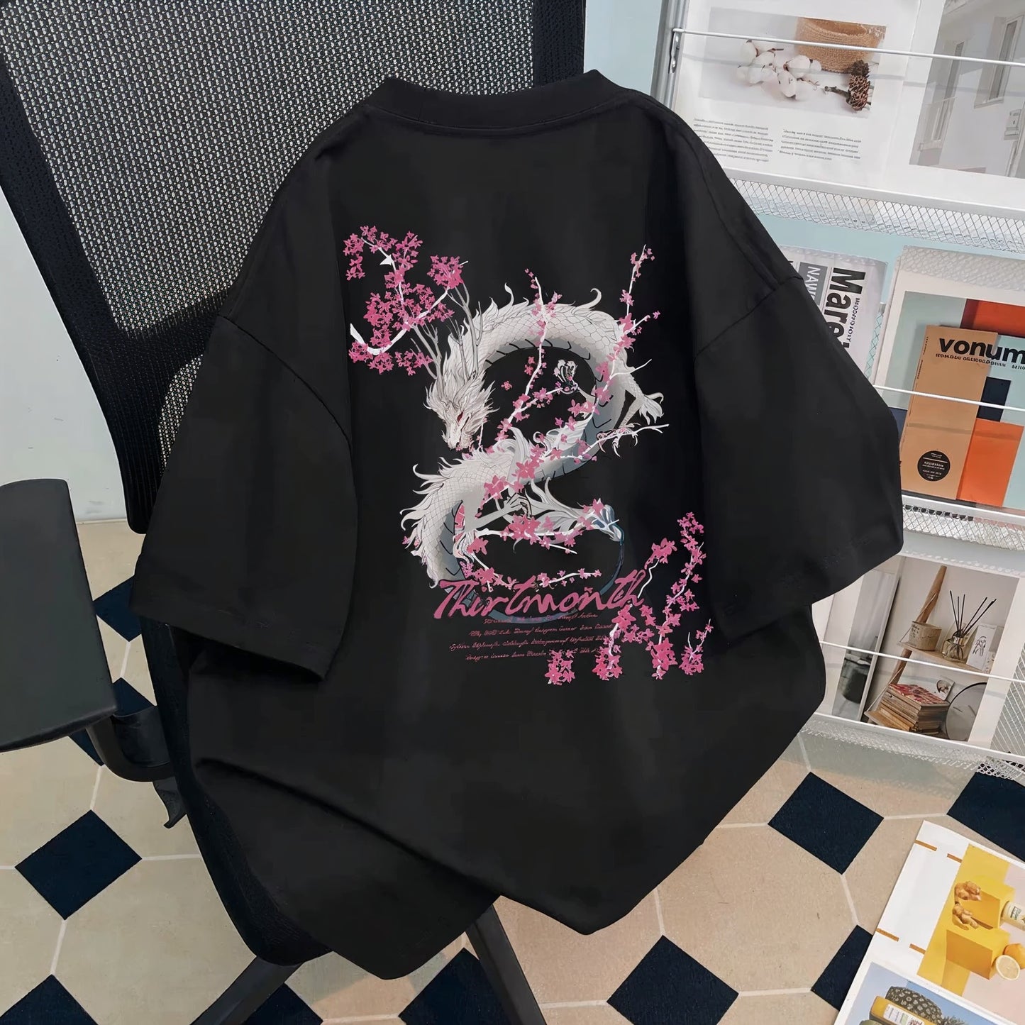 Sidecoat Camiseta Oversize Dragão Rosa Chinês – Anime, Estilo e Qualidade